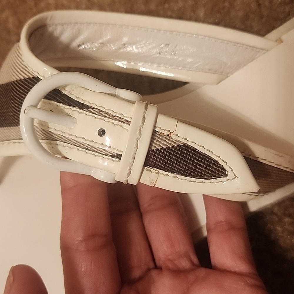 Burberry Classic Sandals - Picture 12 of 16